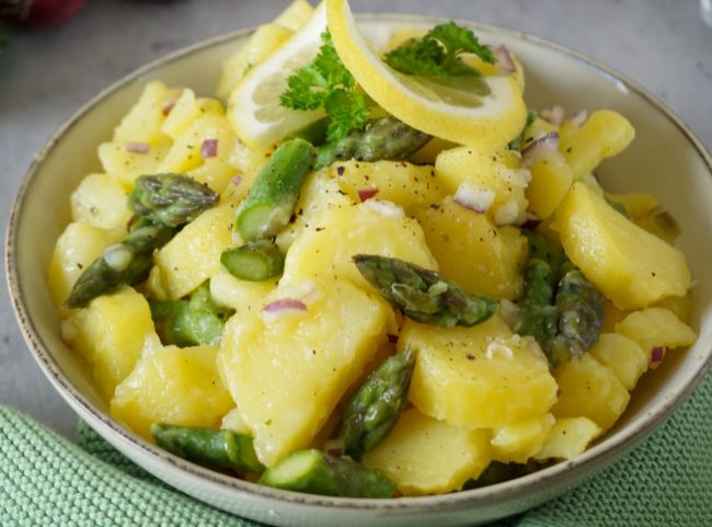 gr&uuml;ner Spargel-Kartoffel-Salat