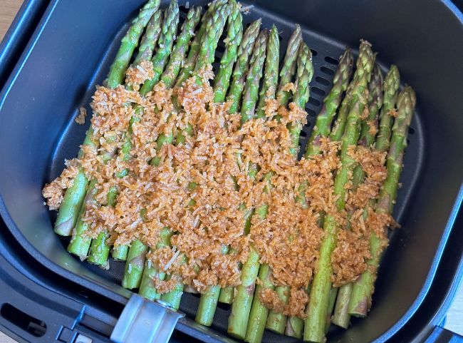 Gr&uuml;ner Spargel Parmesan Airfryer