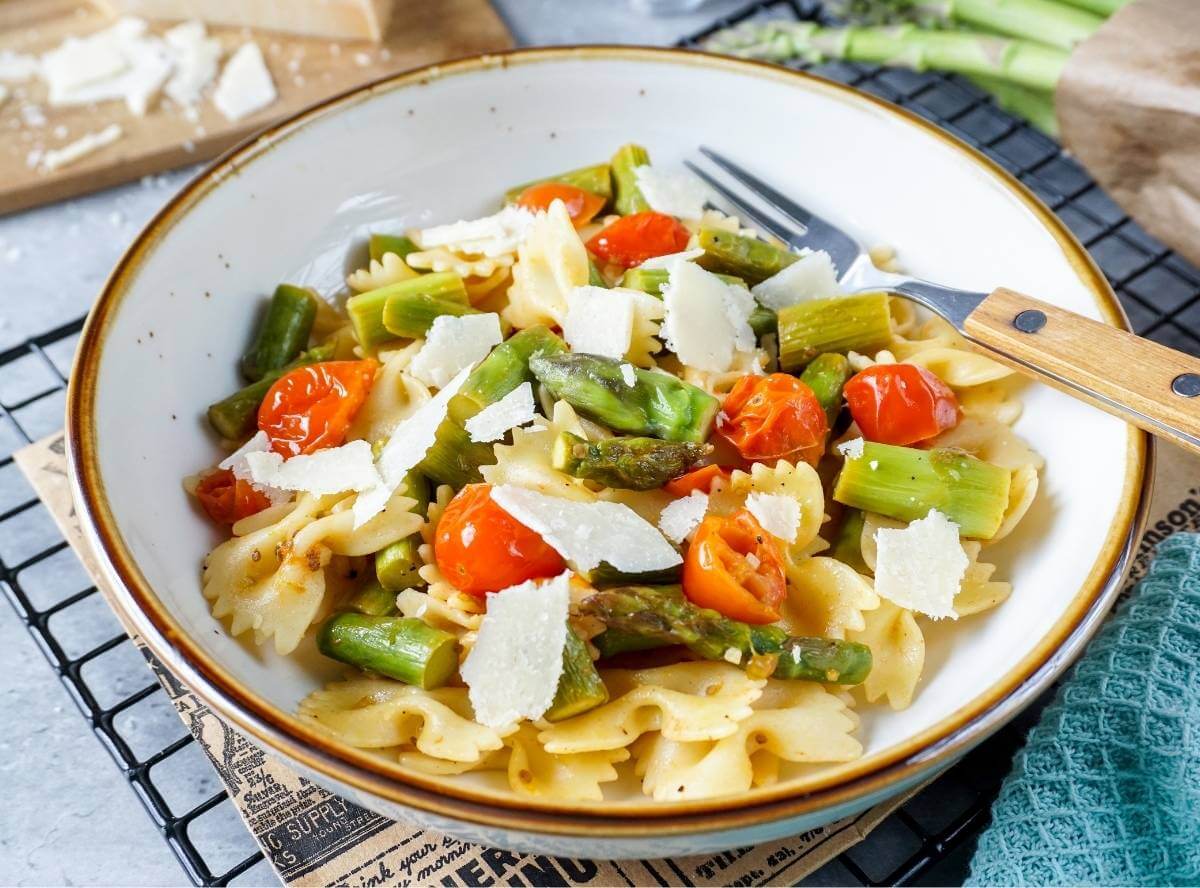 Pasta mit grünem Spargel - einfach & schnell