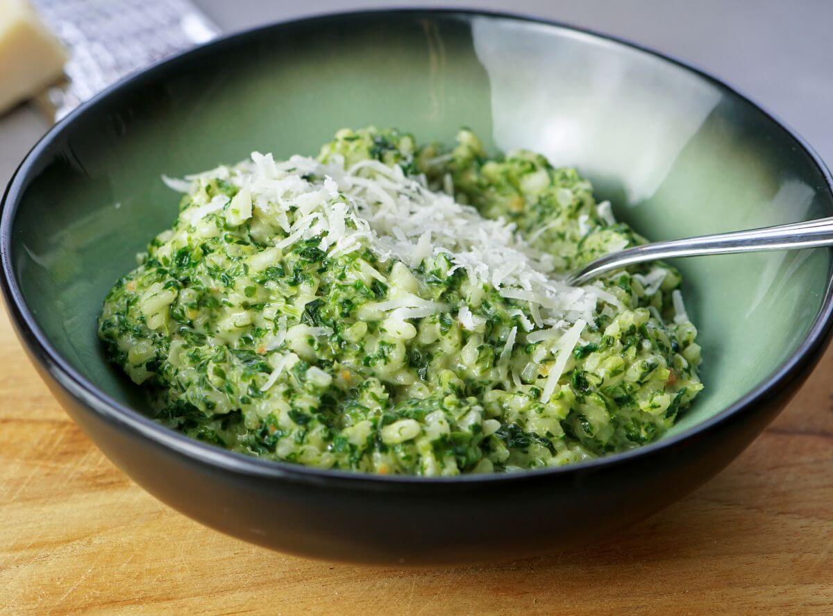 Grünes Risotto mit Spinat und Gorgonzola