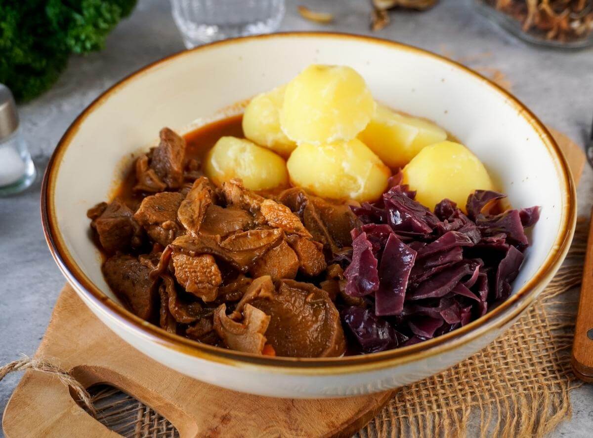 Gulasch mit Pilzen - unser bestes Rezept