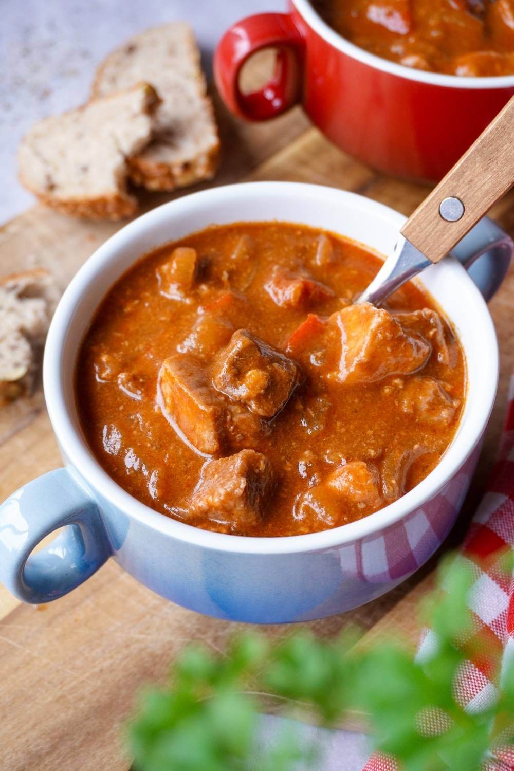 Gulasch im Backofen ohne Anbraten Gulasch im Backofen ohne Anbraten