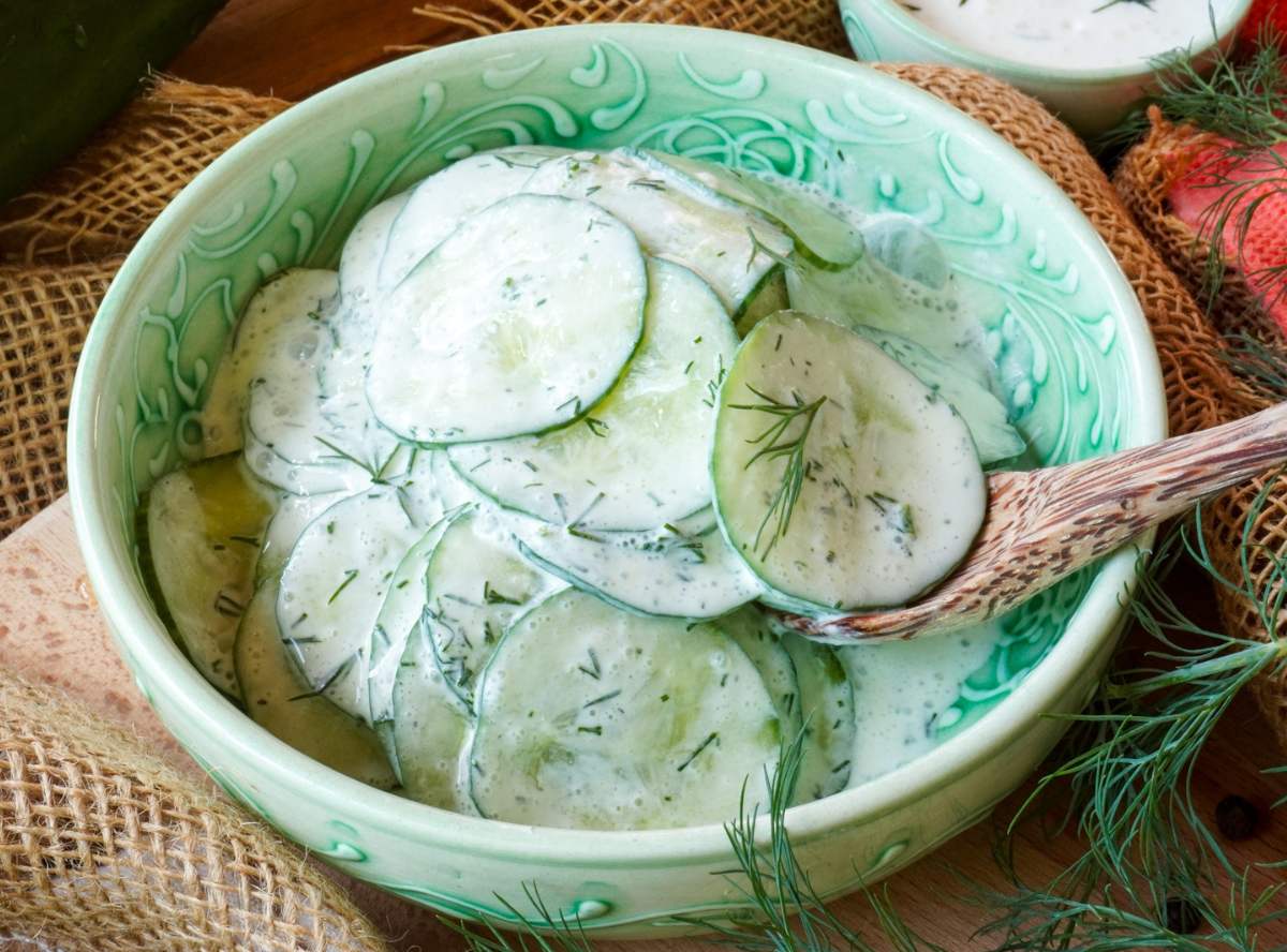 Gurkensalat mit saurer Sahne