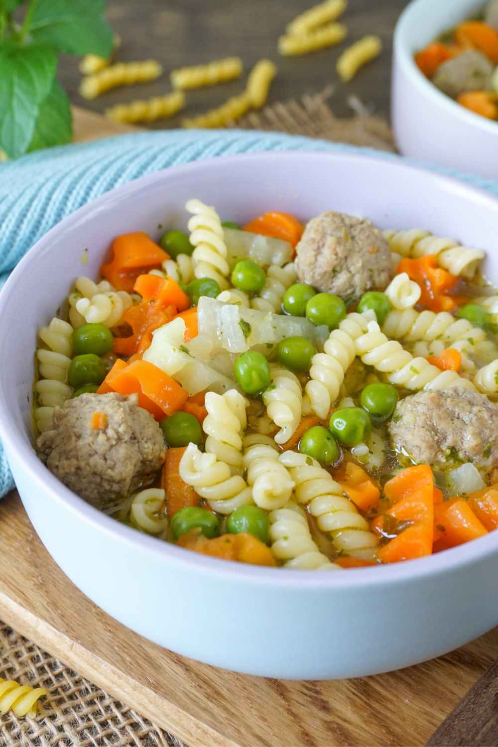 Hackbällchen-Suppe mit Nudeln Hackbällchen-Suppe mit Nudeln