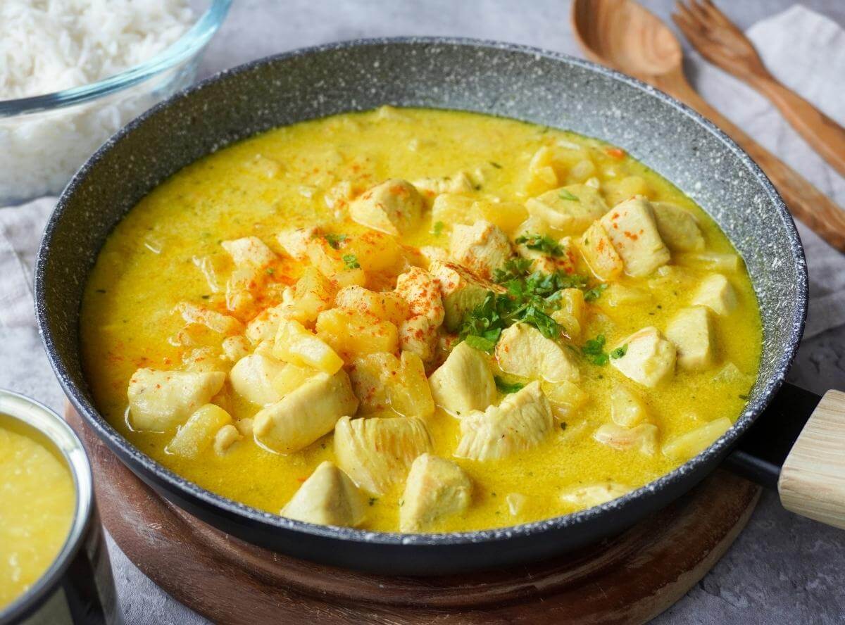 Leichtes Hähnchen-Ananas-Curry