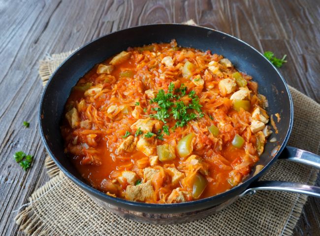 H&auml;hnchengulasch Paprika Sauerkraut