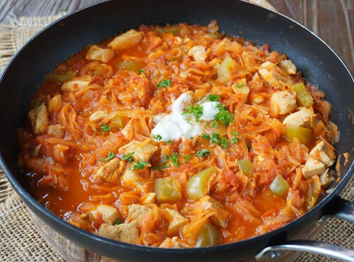 Hähnchengulasch mit Sauerkraut