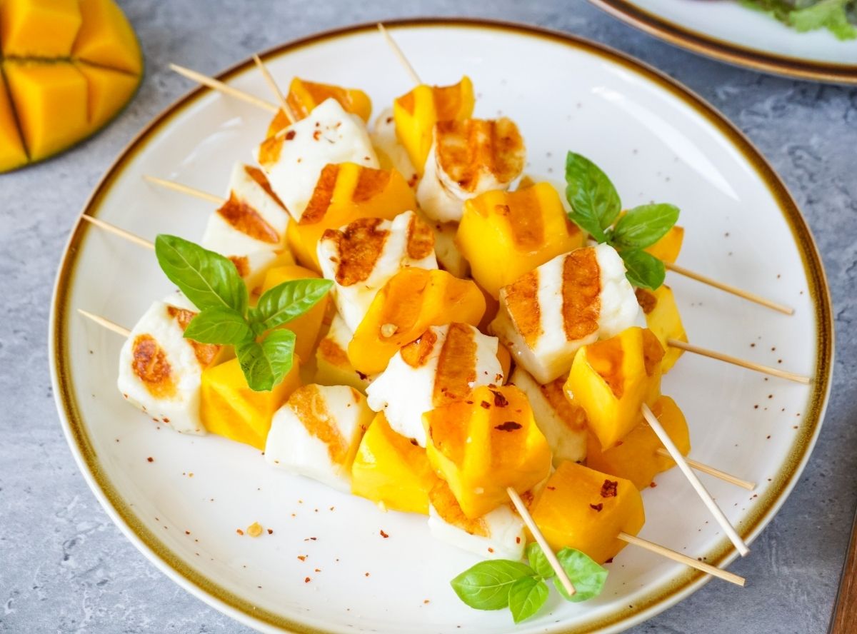 Halloumi-Mango-Spieße