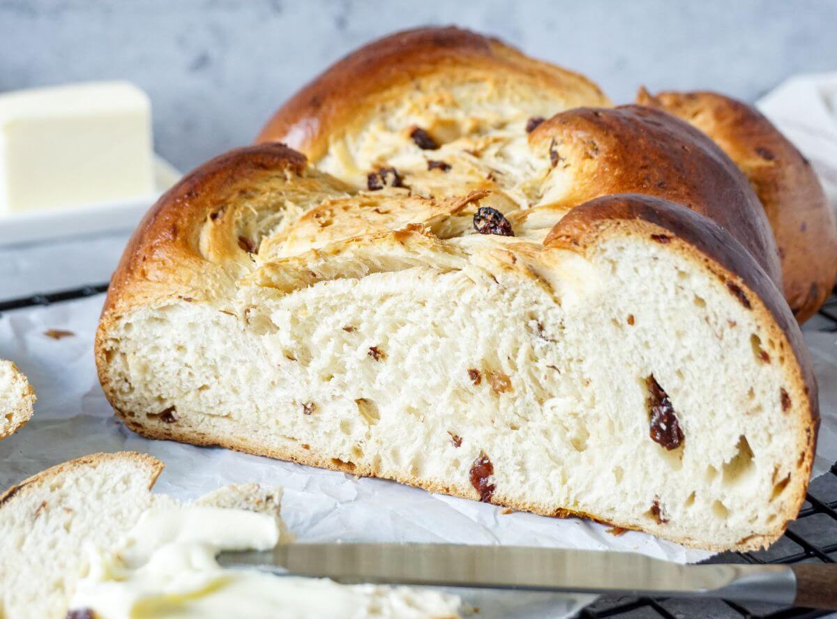 Hefezopf mit Rosinen - himmlisch lecker