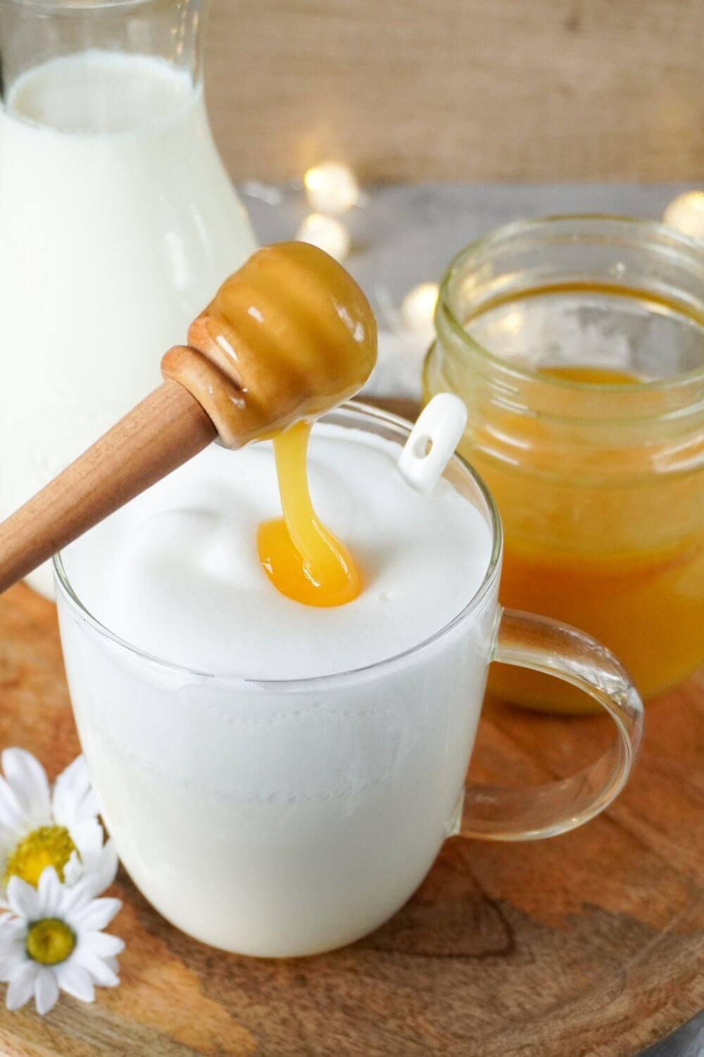 hei&szlig;e Milch mit Honig Rezept