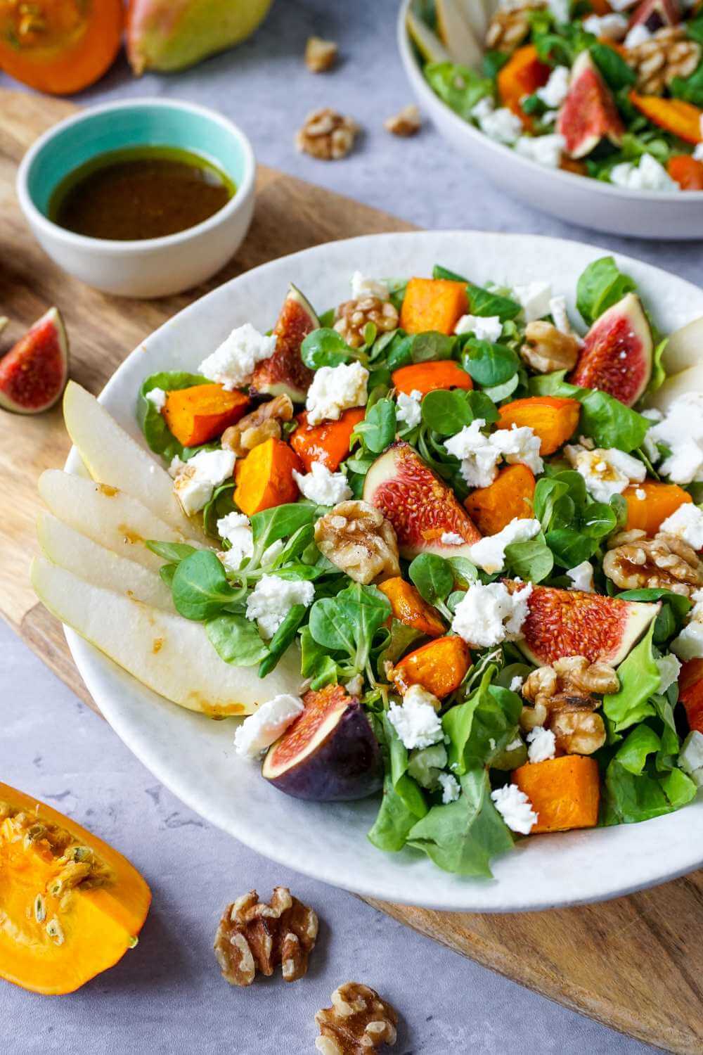 Herbstlicher Salat mit Kürbis und Feta Herbstlicher Salat mit Kürbis und Feta