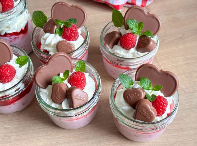 Himbeer-Quark-Dessert Schoko Milkaherz Himbeer-Quark-Dessert Schoko Milkaherz