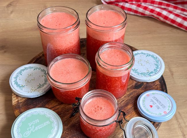Holunderblütenmarmelade Erdbeeren auf Vorrat Holunderblütenmarmelade Erdbeeren auf Vorrat