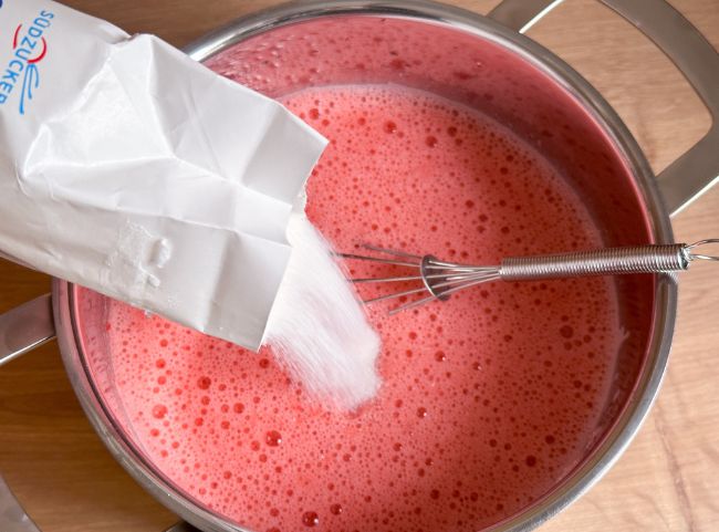 Holunderblütenmarmelade Erdbeeren Gelierzucker Holunderblütenmarmelade Erdbeeren Gelierzucker