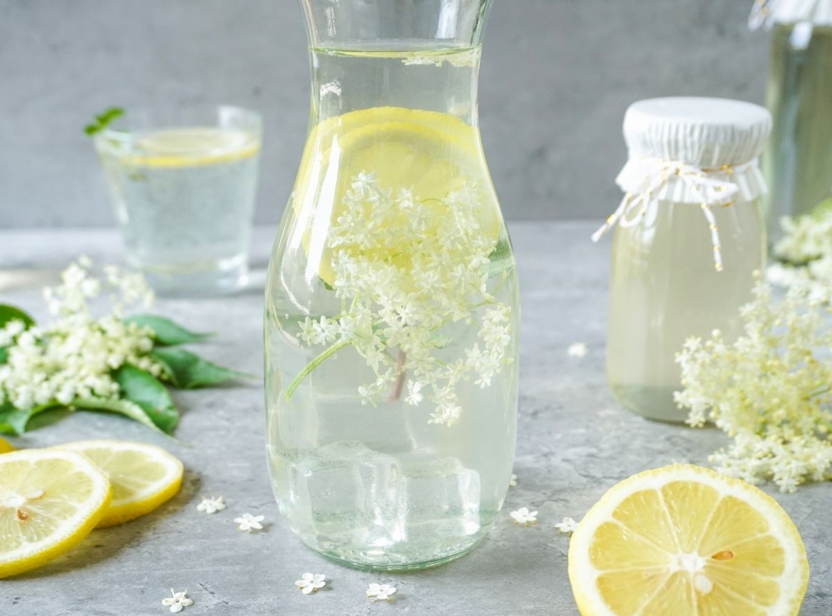 Holunderblütensirup selber machen – so einfach