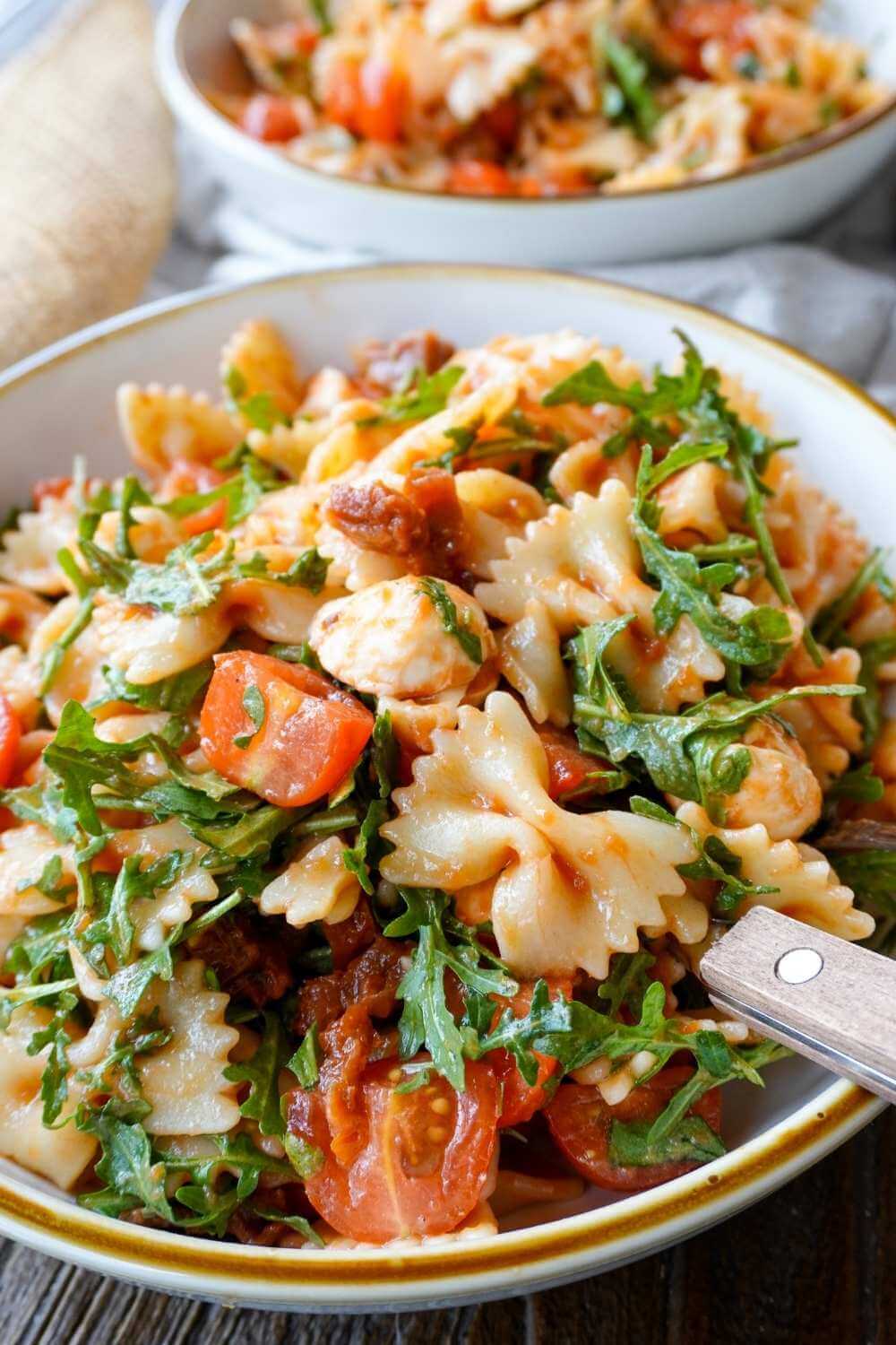Italienischer Nudelsalat mit Rucola Italienischer Nudelsalat mit Rucola