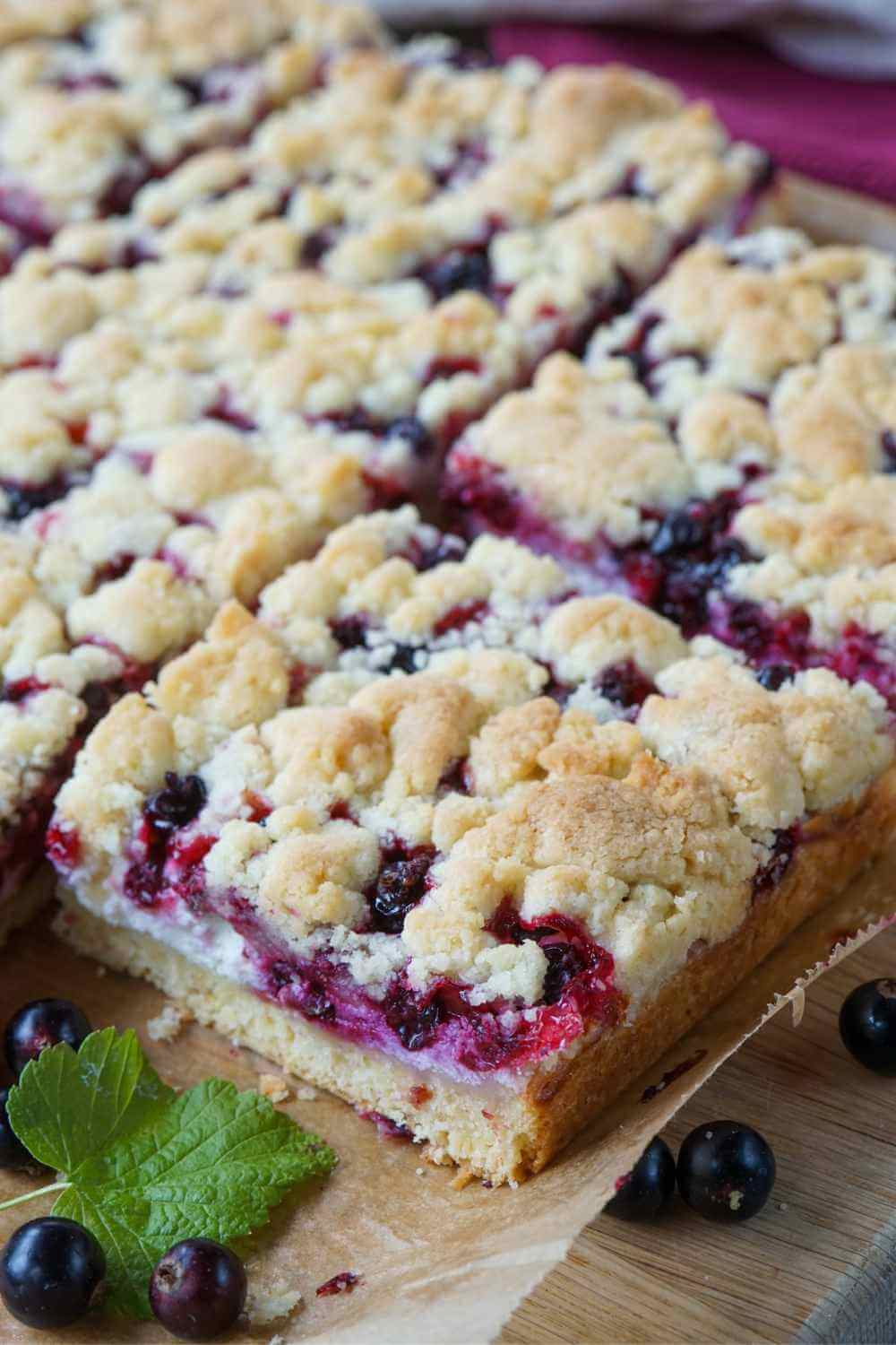 Streuselkuchen mit Johannisbeeren Streuselkuchen mit Johannisbeeren