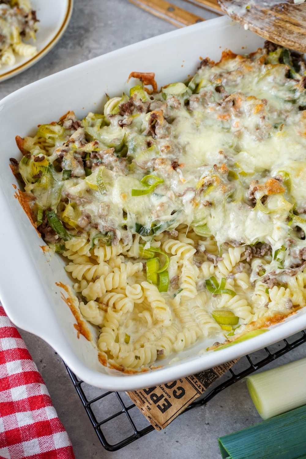 Käse-Lauch-Nudelauflauf mit Hackfleisch