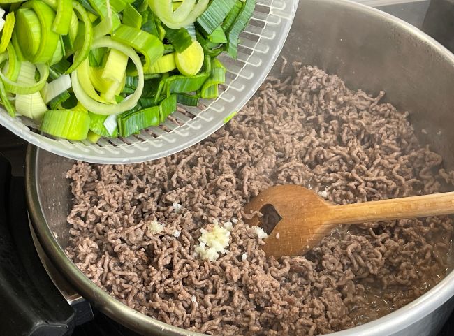 äse-Lauch-Suppe mit Hackfleisch kochen Käse-Lauch-Suppe mit Hackfleisch kochen