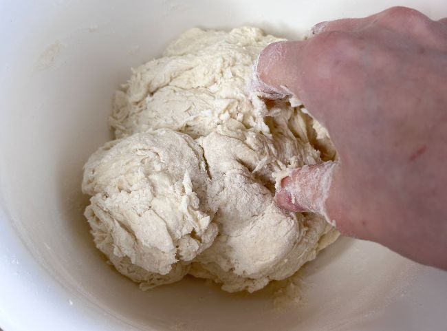 Käsebrötchen Teig kneten Käsebrötchen Teig kneten