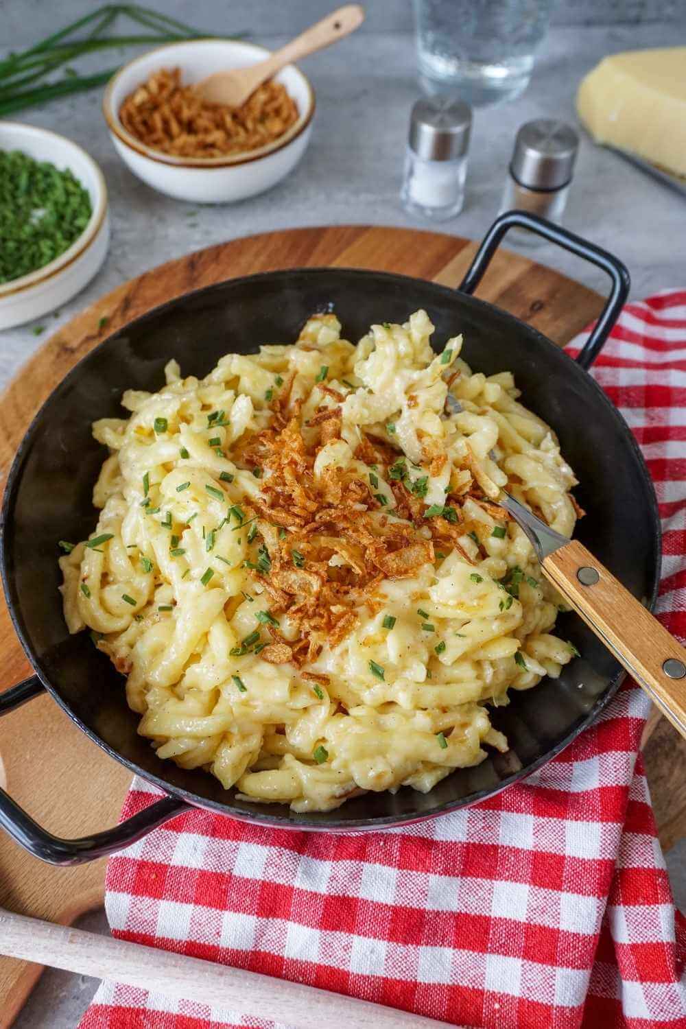 Käsespätzle – Rasend schnelles Rezept, das glücklich macht! Käsespätzle – Rasend schnelles Rezept, das glücklich macht!