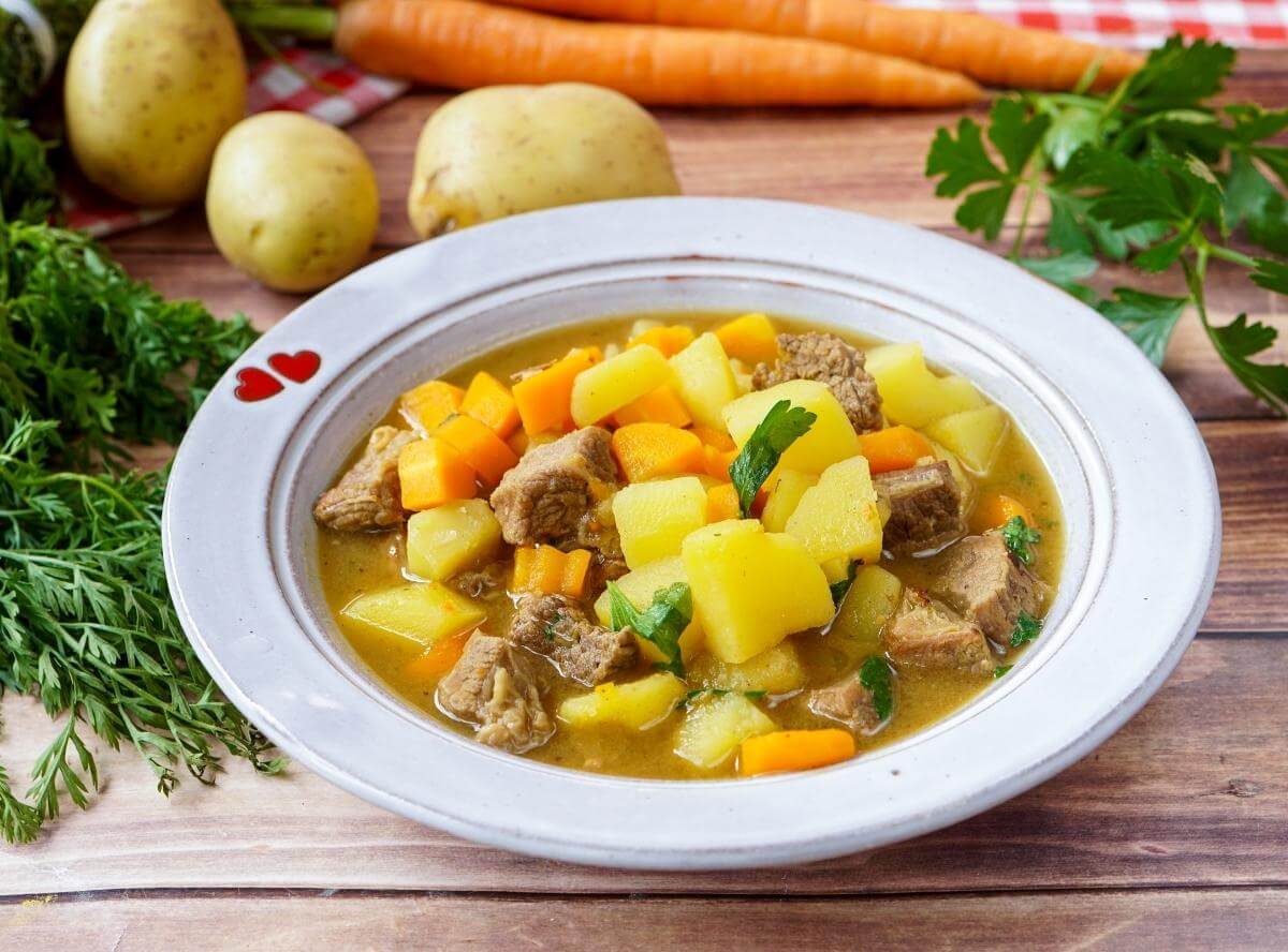 Kartoffel-Möhren-Eintopf mit Rindfleisch