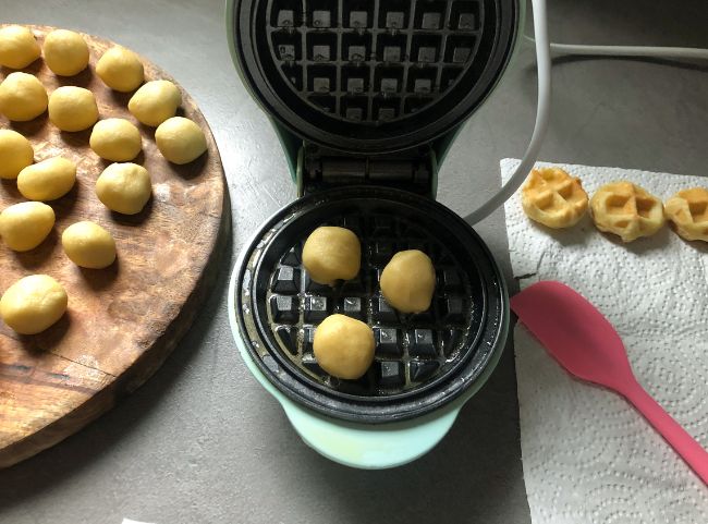 Kekse im Waffeleisen backen Kekse im Waffeleisen backen