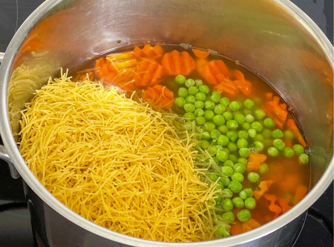 Klare Frühlingssuppe Klare Frühlingssuppe