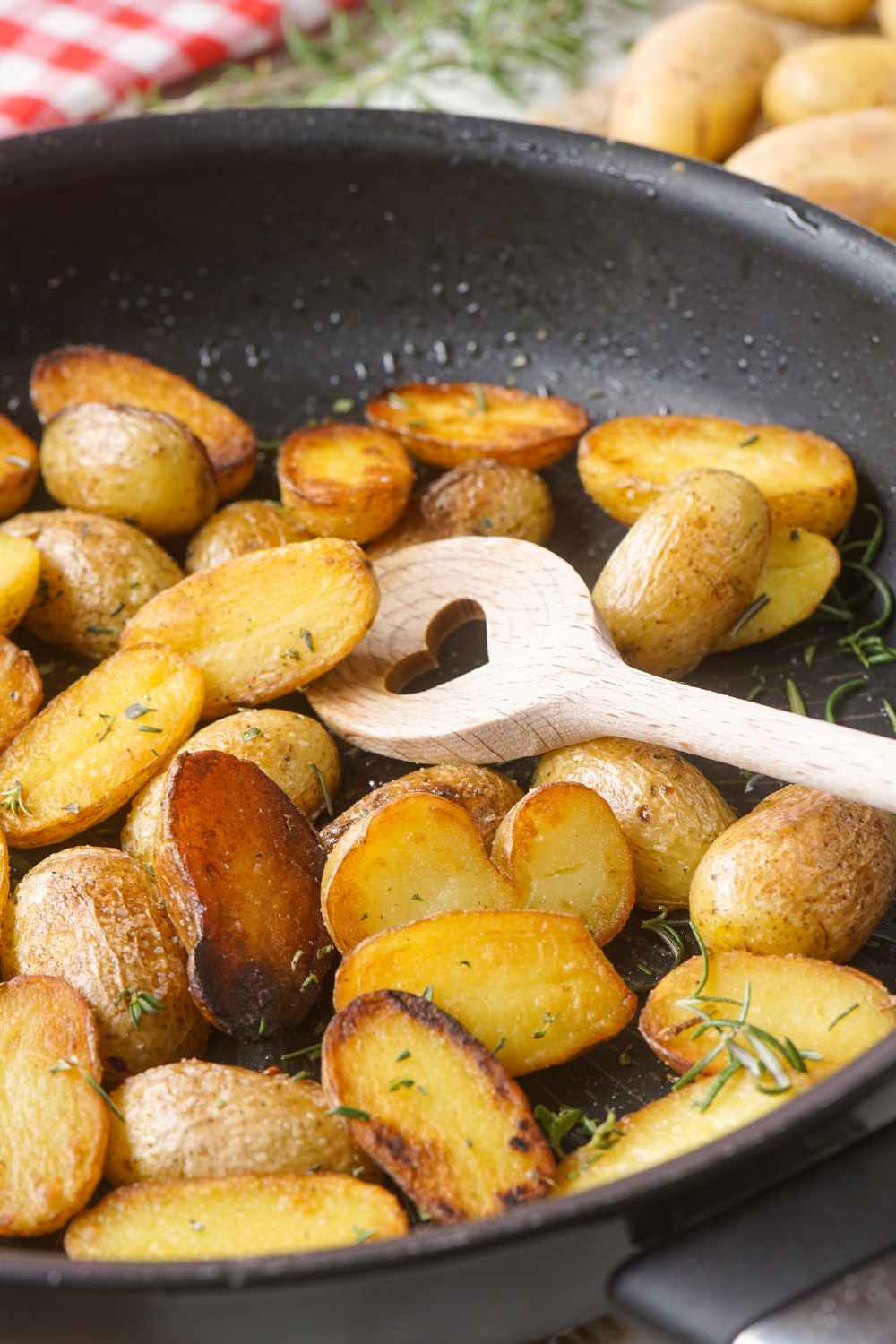 Kleine Kartoffeln in der Pfanne Kleine Kartoffeln in der Pfanne