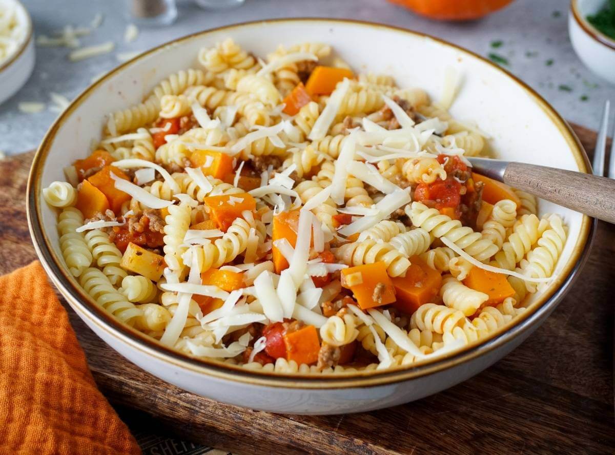 K&uuml;rbis Bolognese mit Hackfleisch und K&auml;se