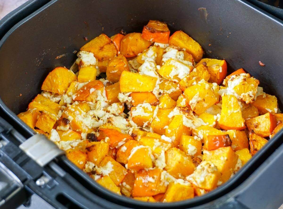 Kürbis mit Feta aus der Heißluftfritteuse: so einfach, so gut