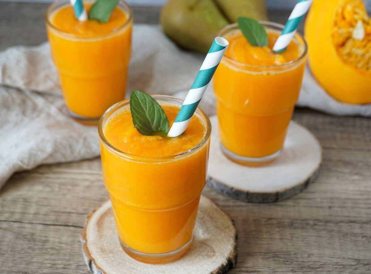 Kürbis-Smoothie mit Birne und Möhren