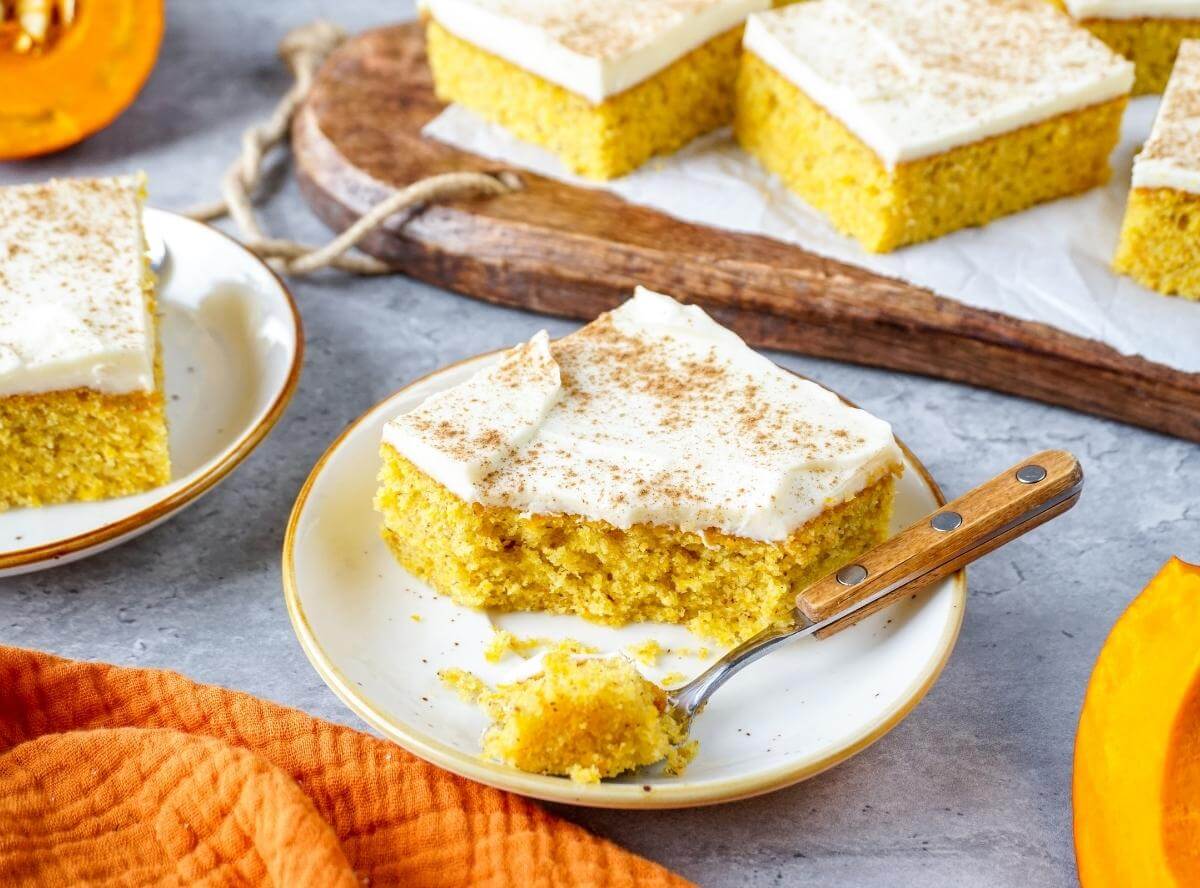 Kürbiskuchen vom Blech mit Frischkäse-Frosting