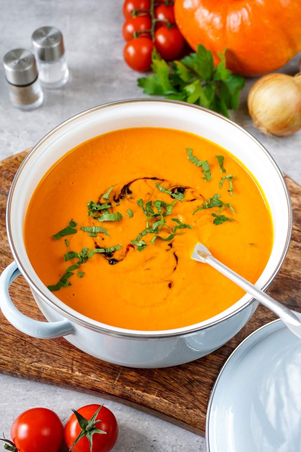 Kürbis-Tomaten-Suppe – einfaches Rezept Kürbis-Tomaten-Suppe – einfaches Rezept