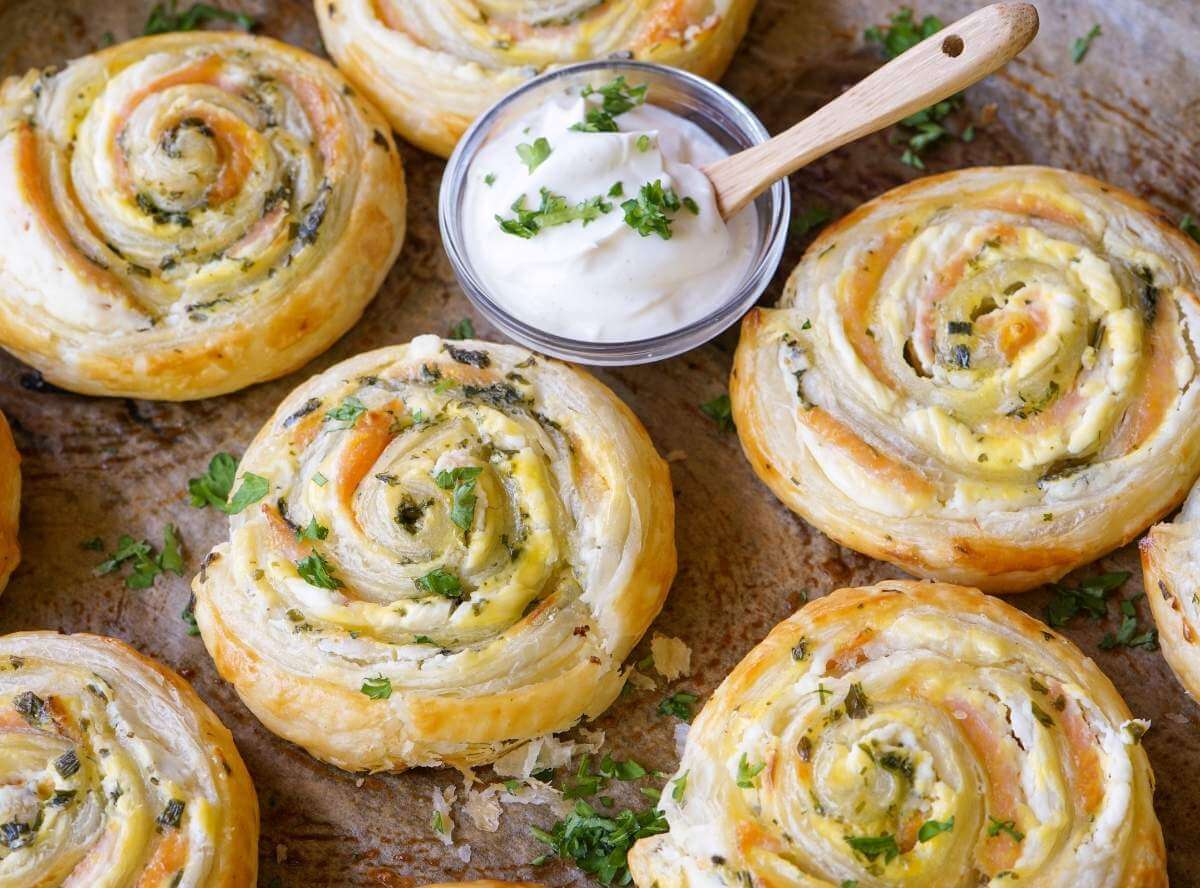 Blätterteigschnecken mit Lachs – einfach knusprig