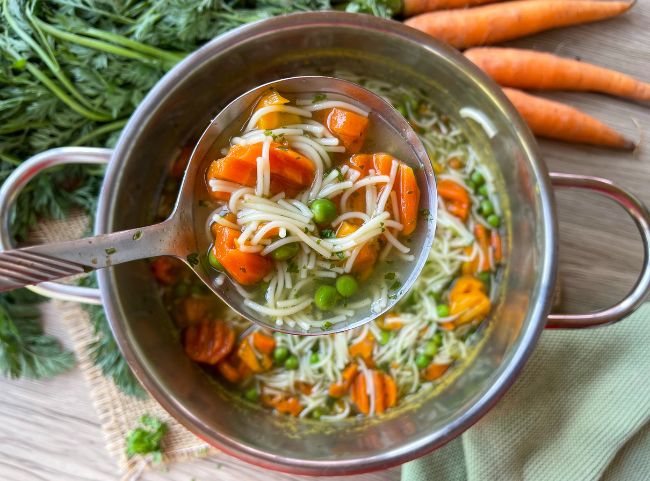 Leichte Frühlingssuppe Leichte Frühlingssuppe