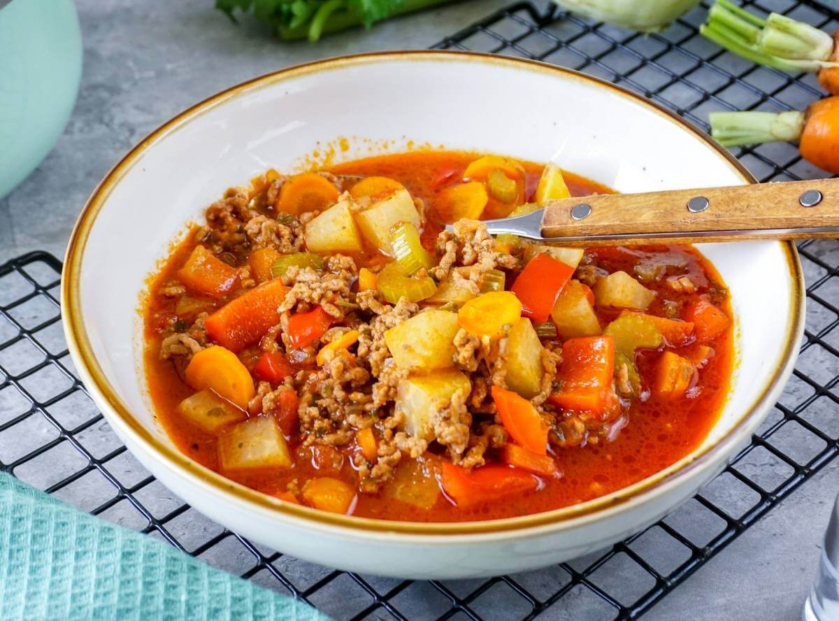 Low Carb Bauerntopf: In diesem Rezept trifft Hausmannskost auf High Protein!