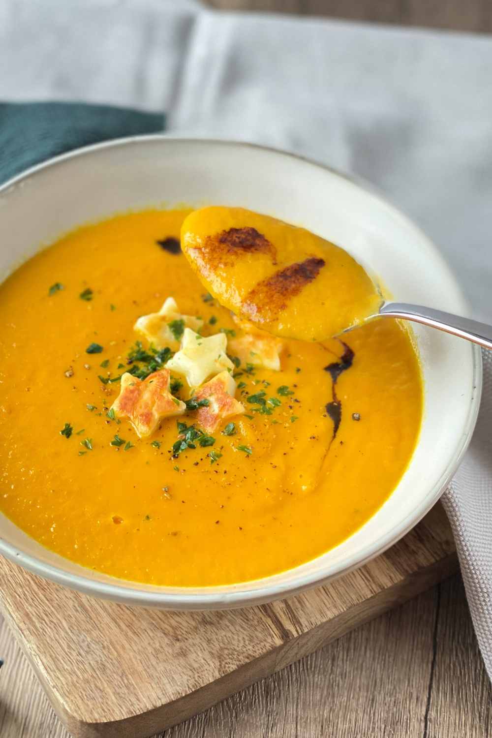 Möhrensuppe mit Ingwer und Kokosmilch Möhrensuppe mit Ingwer und Kokosmilch