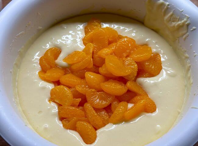 Mandarinen-Quarkkuchen - Mandarinen unterheben Mandarinen-Quarkkuchen - Mandarinen unterheben