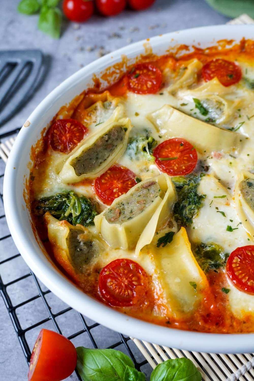 Maultaschen Auflauf Spinat Tomatenso&szlig;e