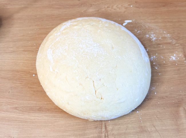 Milchbrötchen - Teig nochmal kneten Milchbrötchen - Teig nochmal kneten