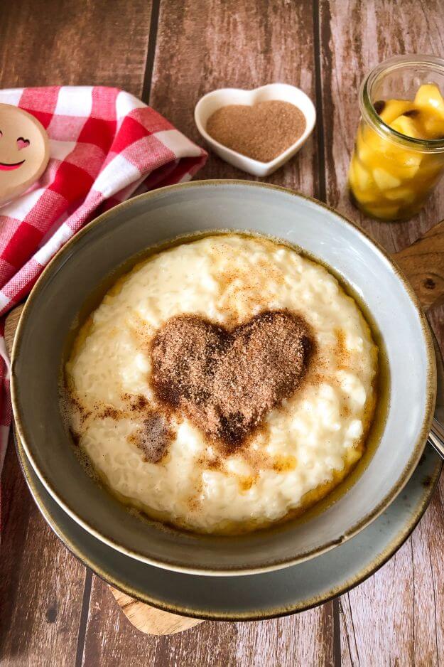 Omas Milchreis mit brauner Butter, Zucker und Zimt Omas Milchreis mit brauner Butter, Zucker und Zimt