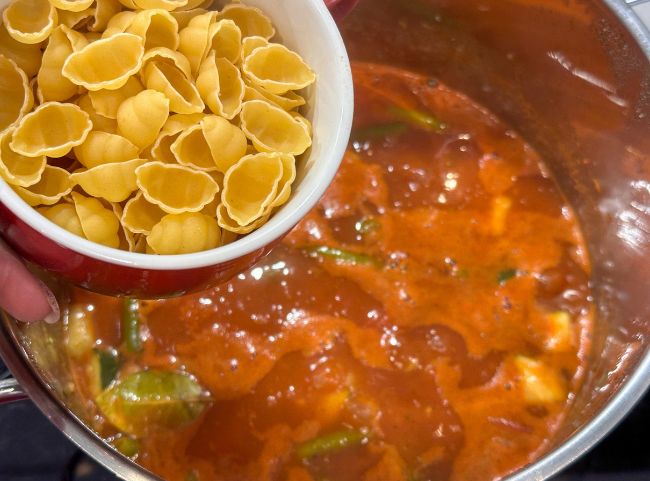 Minestrone mit Nudeln Minestrone mit Nudeln