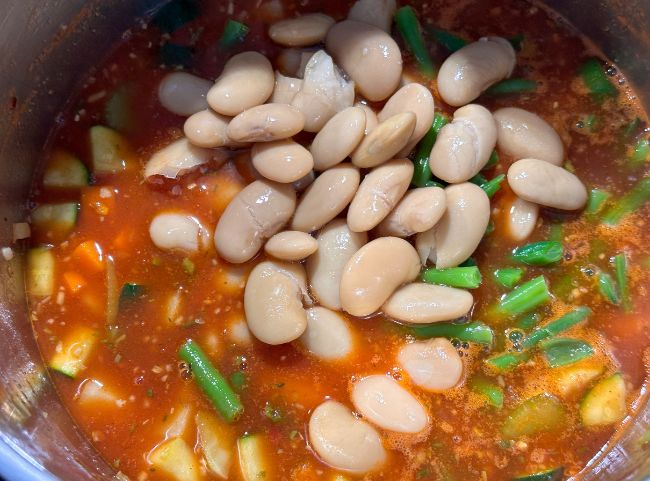 Minestrone mit weißen Bohnen Minestrone mit weißen Bohnen