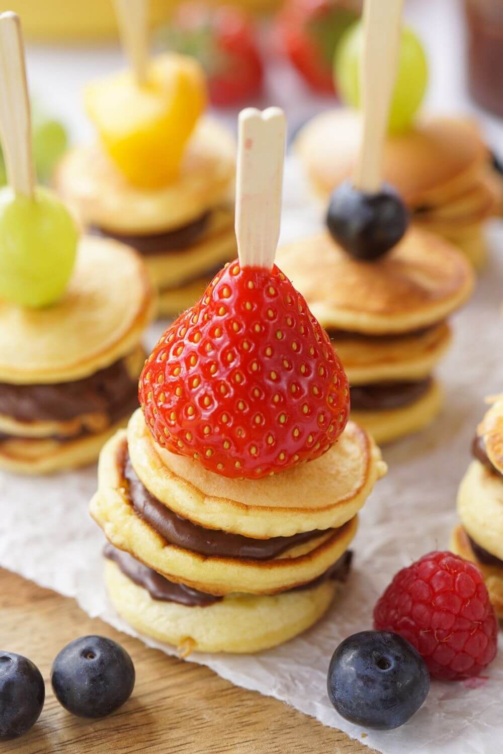 Mini-Pancake-Spiesse mit Obst Mini-Pancake-Spiesse mit Obst