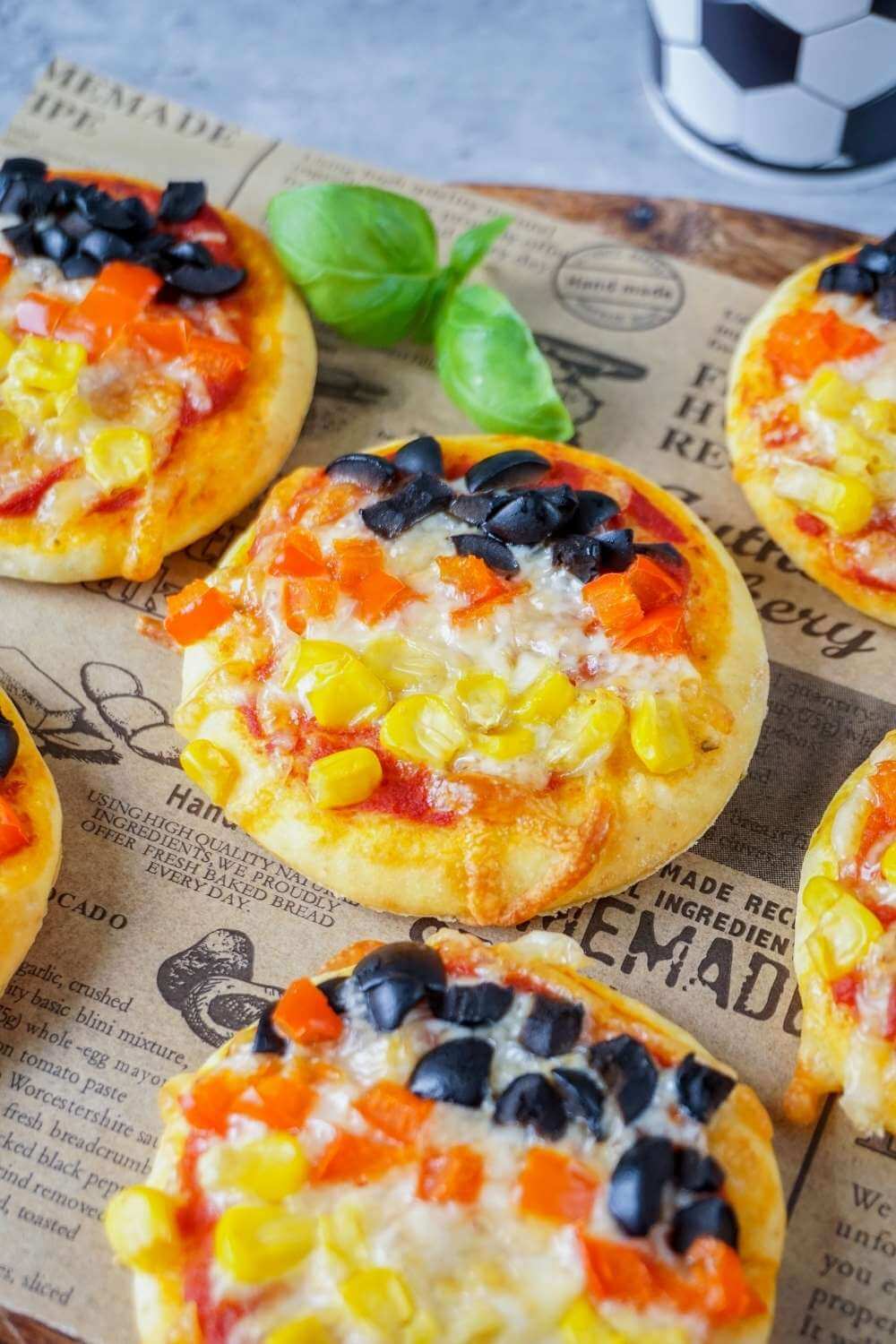 WM-Fingerfood 2026: Diese Mini-Pizzen in Schwarz-Rot-Gold sind eine leckere Idee für Fußball-Fans!