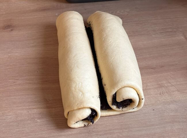 Mohnstollen Teig aufrollen Mohnstollen Teig aufrollen