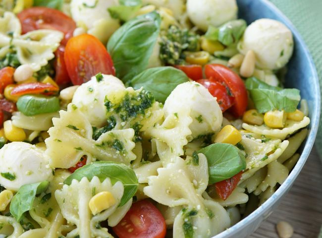Nudelsalat mit gr&uuml;nem Pesto