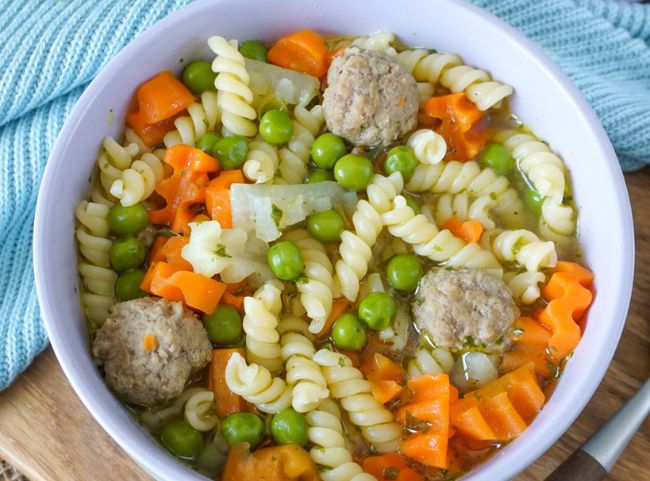 Nudelsuppe mit Hackb&auml;llchen