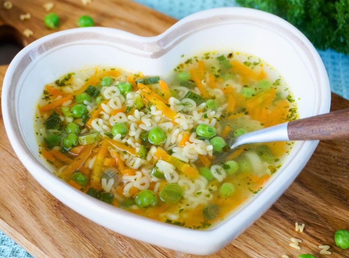 Nudelsuppe mit Gemüse - schnell & einfach